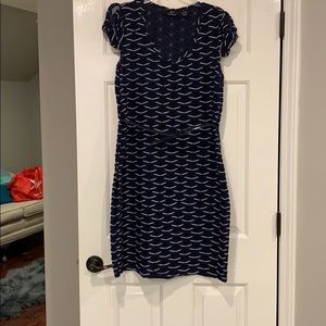 Navy. Cross cross cap sleeve, knit material